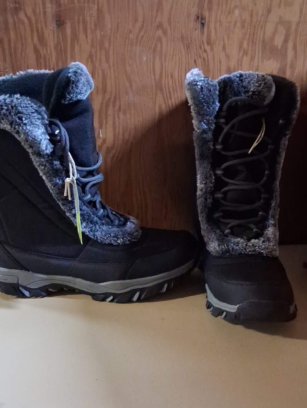 NWT Womens Mountain Warehouse Ohio  Snow Boots